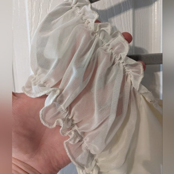 New Baby Yellow Twist Front Puff Sleeve Cropped Tee - Picture 5 of 6